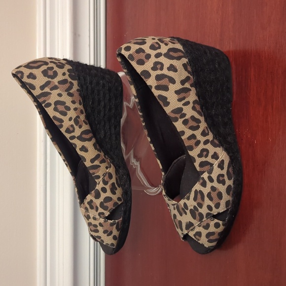 Chaps leopard print peep toe wedge sandals shoes size 7 - Picture 3 of 6